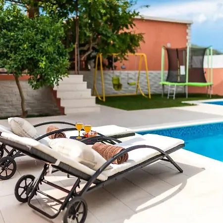 Apartment Dionis Domus *