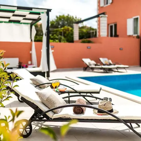 Dionis Domus Apartment *
