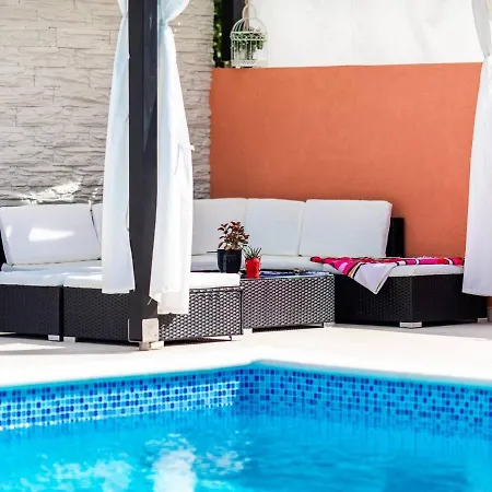 Dionis Domus Apartment *