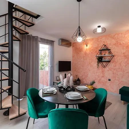 Dionis Domus Apartment *
