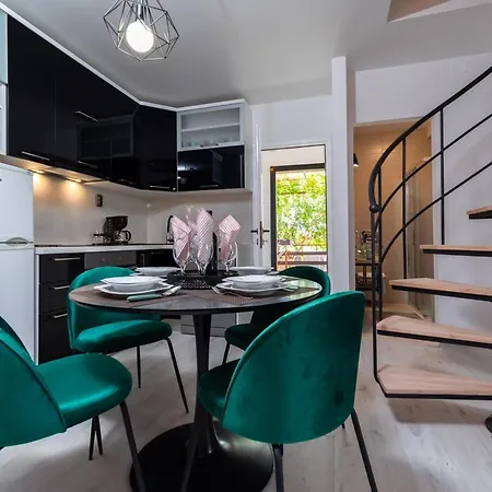 Dionis Domus Apartment *